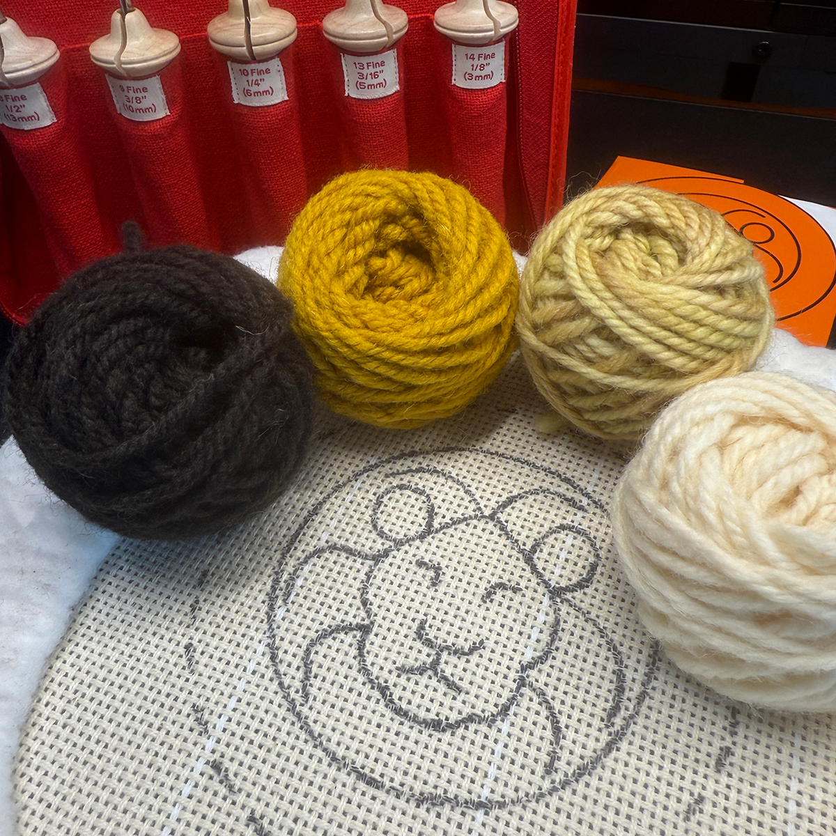 LION - Traced Pattern