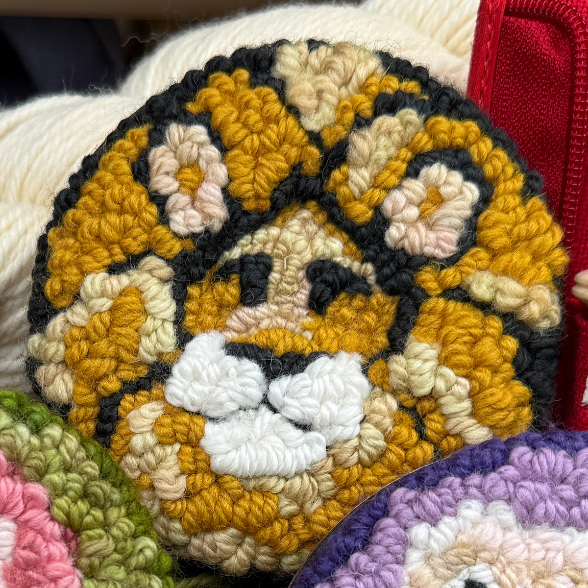 LION - Traced Pattern